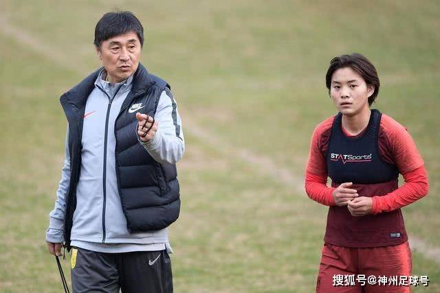 英超实施禁令，博彩广告转战训练服和袖标